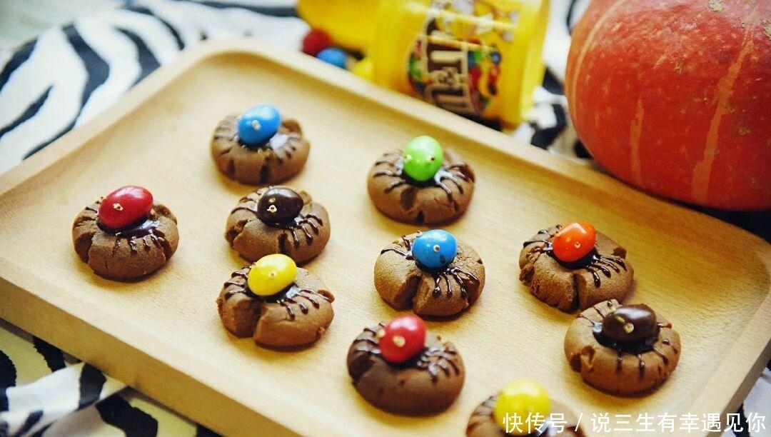 把饼干做成新花样,不仅美味,造型还很可爱,孩子喜欢不得了