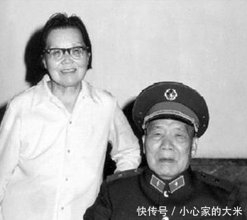 担任|他解放时是野战军参谋长，夫人问他会授什么衔，说自己贡献太少了