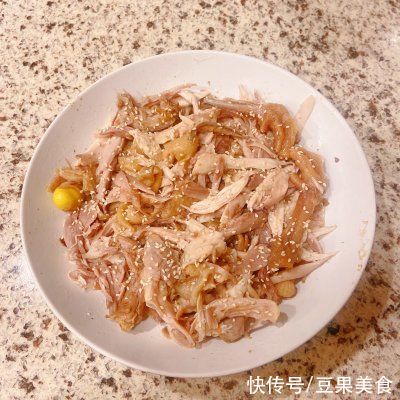 吃不下饭？那是你不会做电饭锅版懒人～盐焗手撕鸡，