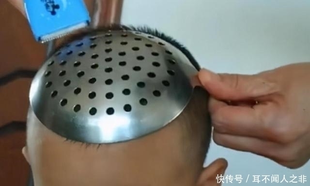 理发|抠门老爸用“漏勺剃头”火了,能省点就省点,网友:儿子眼神亮了