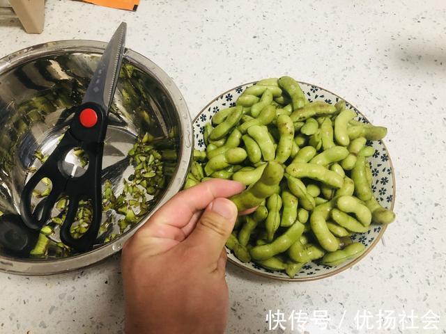 大厨|煮毛豆，有人加酒，有人加醋，都是多此一举，大厨教你正确做法