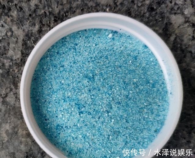 磷酸二氢钾|2种促进植物开花的“万能肥”,花期前,浇水加一勺,蹭蹭冒花苞