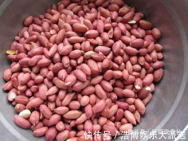 冷锅凉油|炒花生米，先倒油就错了！多加1步，花生米更酥脆，放1周都不回潮