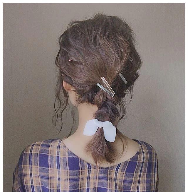 扎头发 日本女生分享的适合初夏的发型,这么扎头发,好看又精致,养眼了