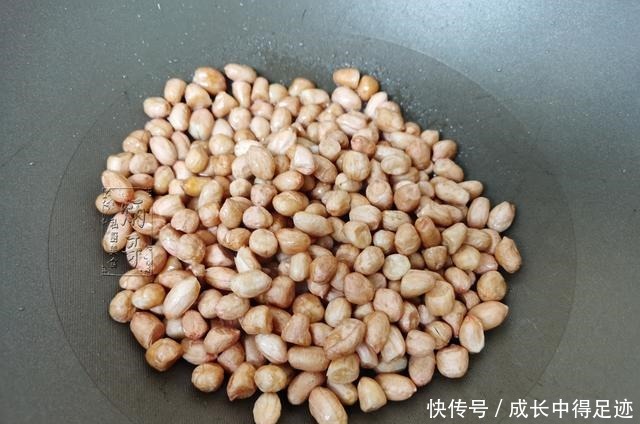 炒花生米，千万不能直接炒，教你饭店的诀窍，又香又脆不返潮！