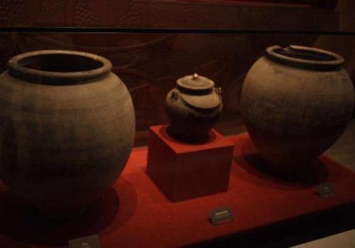 唐朝|农村挖到2个唐代巨瓮，里面装满265件金银器物，私藏34年才被公布
