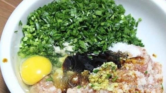 吃起来|拌饺子馅,应该放生抽还是老抽?很多人都放错,难怪饺子吃着难吃