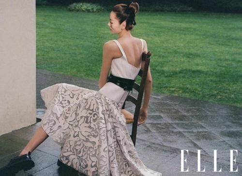 刘雯的这组大片，把我彻底治愈了！