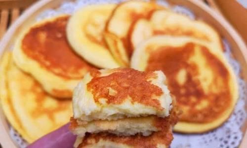 不用烤箱,不用电饭煲,学会这样做蛋糕,松软香甜,10分钟就上桌