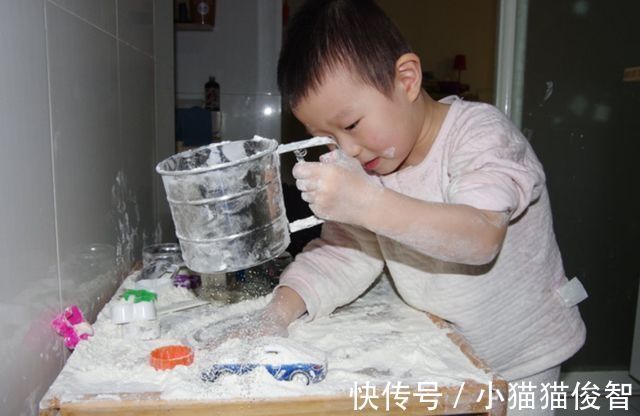 家务活|5岁“勤劳宝宝”火了,趁奶奶熟睡“蒸馒头”:家里没我能行吗