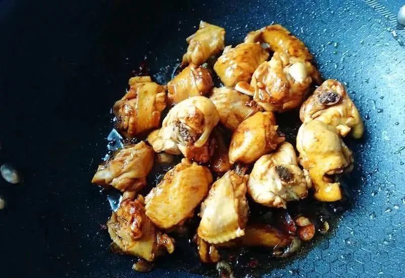 腐竹泡|腐竹、香菇和鸡翅这样搭配，营养全面孩子爱吃！赶紧学起来吧~