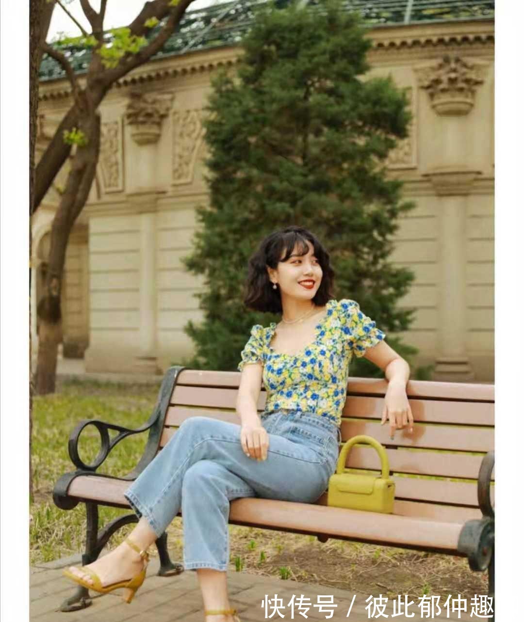 上衣|浅蓝色牛仔裤搭配什么颜色上衣好看