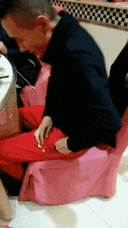 |搞笑GIF:买个加热器,把养的乌龟煮熟了