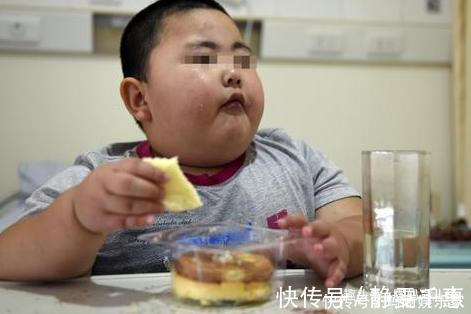 父母|以下5种食物,孩子再馋父母最好也别买,医生从不给孩子买来吃