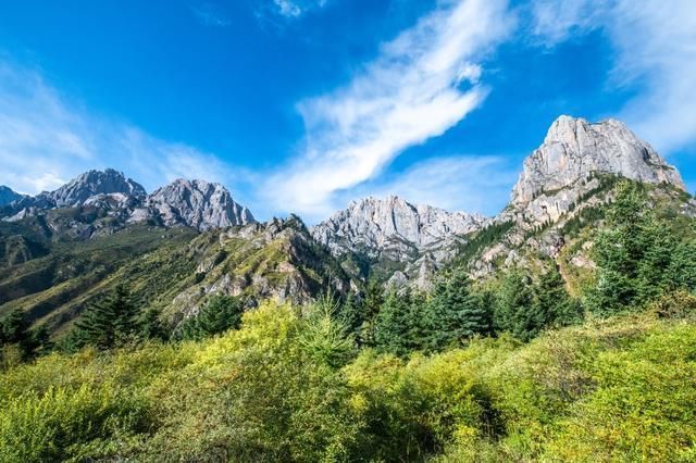 甘南保留了个“处女地”风景区，整日云雾缭绕，四季都像是在仙境