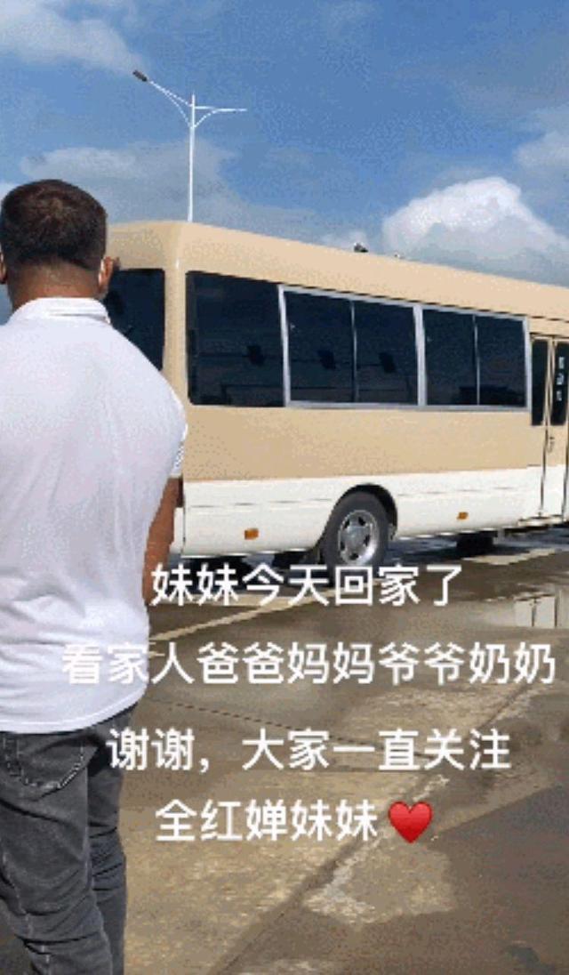 看望|全红婵回村看望亲人,坐商务车低调进村,仅待1个小时就匆匆离开