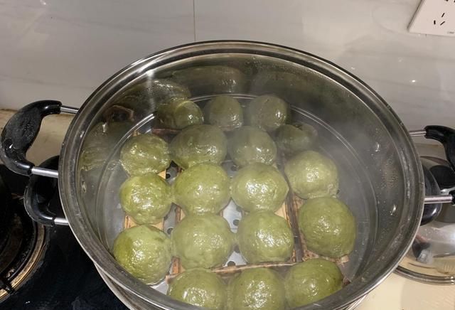 艾叶糍粑你做对了吗?别用冷水还是热水和粉都分不清哟