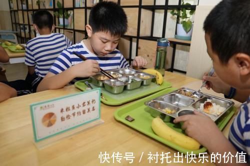 孩子|“节俭”的家长,会让孩子越来越自卑,影响孩子一生的格局