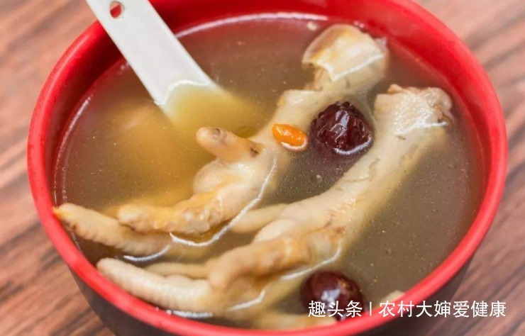 胶原蛋白|提个醒想要皮肤红润细腻,用此物熬汤喝,补充胶原蛋白,去皱纹