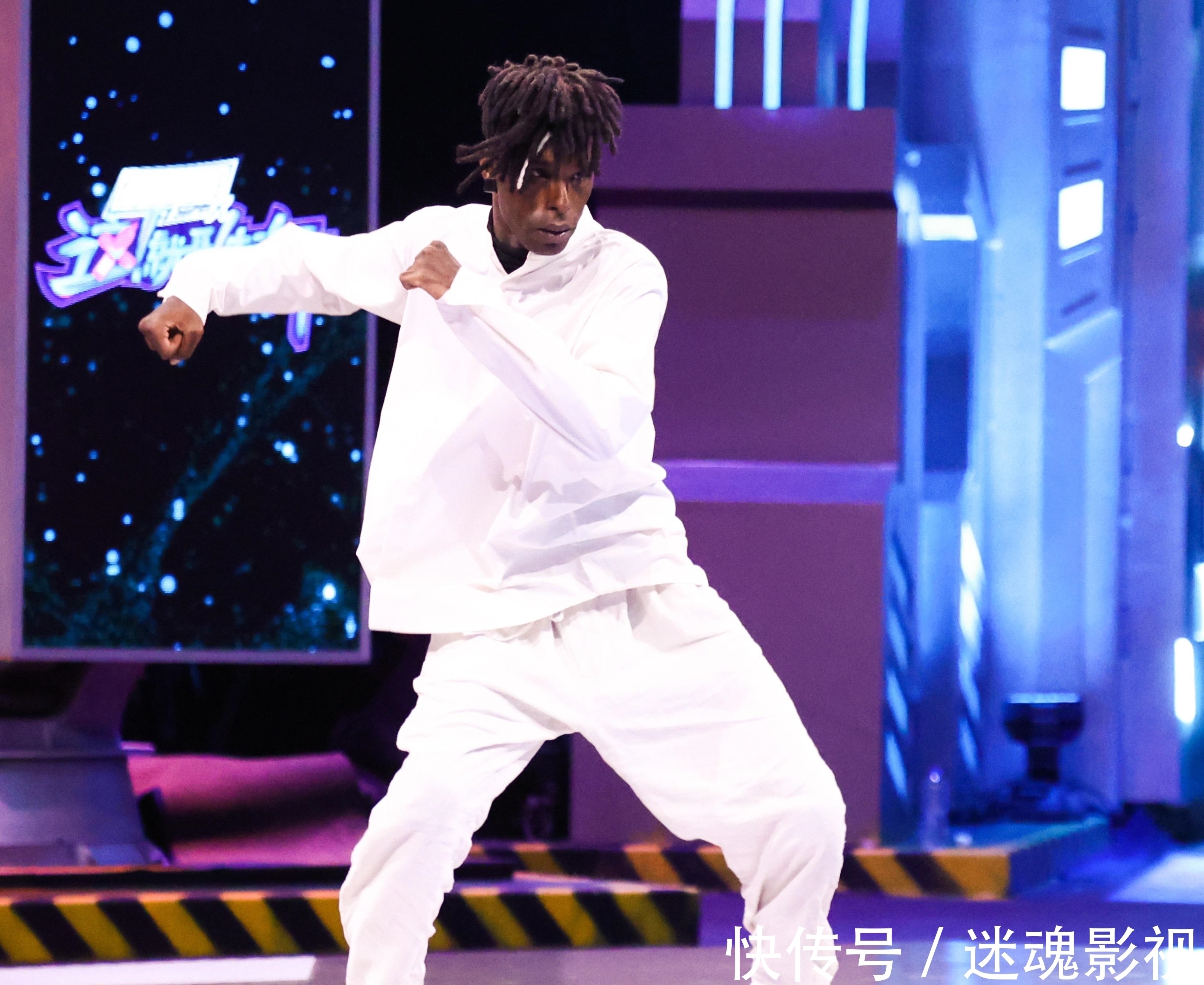 張藝興沒讓布布“通過”，王一博不淡定了；看個(gè)舞蹈，卻比選手還先哭