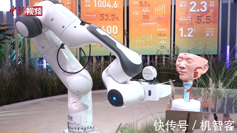 机械臂|看到国内全球首款全自动鼻咽拭子采样机器人,暂还没人快