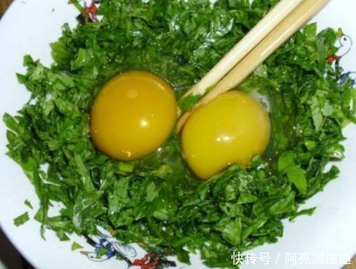 芹菜叶|六月,宁愿少吃猪肉,也别错过它,软化血管,比韭菜还要香