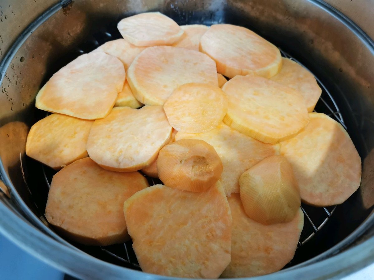 2根红薯，一碗糯米粉，做出好吃的红薯糯米饼，孩子很喜欢吃