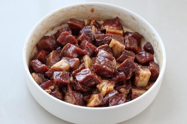 牛肉和土豆是绝佳搭档，这样炒着吃简直香到姥姥家，实在太过瘾了