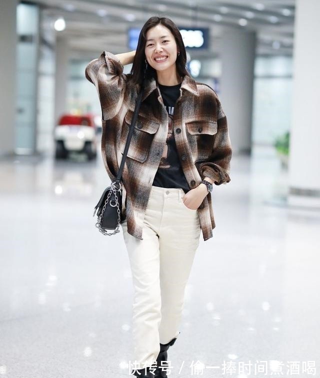 西装裤 不懂“小白裤”请别乱穿，它的最美搭配在这里，高级洋气又显气场