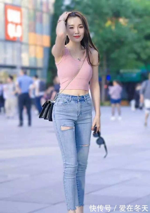 身姿 这种蜜桃裤真好看,两边线条设计,尽显高挑身姿!