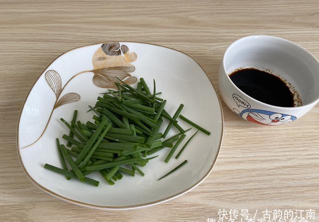 营养|1个人吃饭,我从不点外卖,荤素搭配营养足,网友:认真吃饭真好