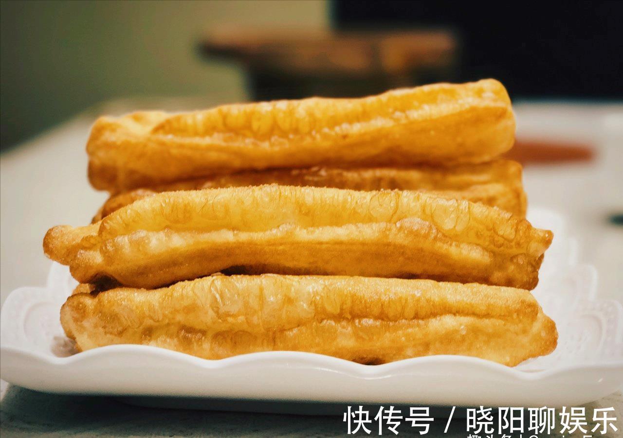 无铝泡打粉|炸油条用放酵母吗？教你正确的做法，出锅金黄酥脆，放凉了也不硬