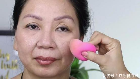 肌肤|女性衰老时,往往会有“1多1深1宽”若没中,恭喜,还很年轻