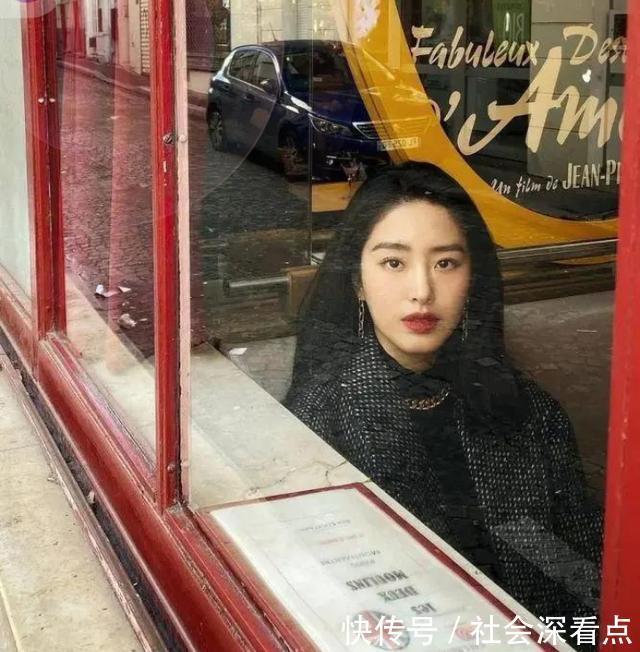 想要打造“氛围感美女”,妆容特点很重要,今日份妆容教程来啦!