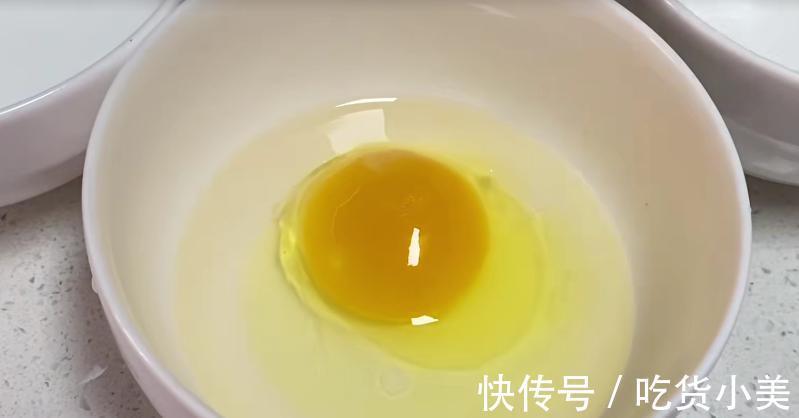 搅拌均匀|荷包蛋这样做太牛了,大厨教你新做法,一锅做6个,一个都不散