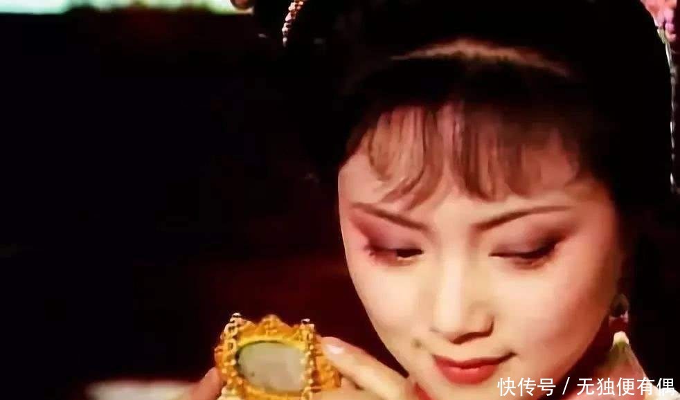 每月只有二两月钱的黛玉, 怎么做到随手赏人的!