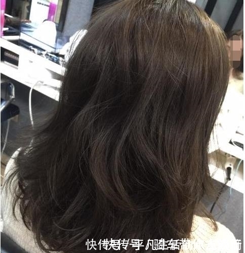 蜕变 女子用无数根一次性筷子烫头,看到最终的发型:见证女神蜕变