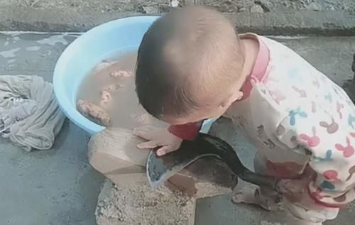 宝妈|“尿不湿”大侠走红,网友:本想仗剑走天下,奈何奶瓶放不下