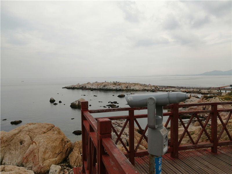 山光海色秀如画，群礁嶙峋水拍岸，海上幻境养马岛