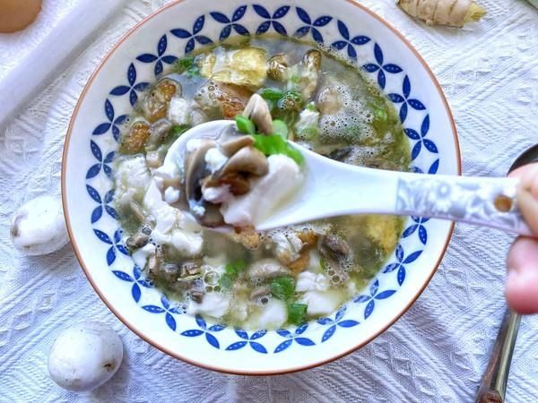 简单好喝到爆棚的口蘑鸡蛋汤，建议收藏