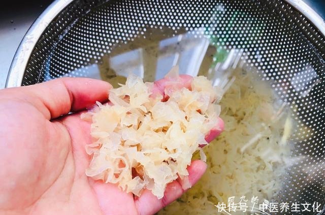  入冬后，遇到此碱性水果别手软，现在正当季，营养极高，别不懂吃