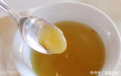 多喝|经常便秘的人,少吃2样食物,多喝2水,有助于润肠通便,了解下