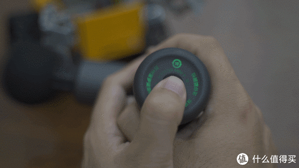 评测|网红产品都是智商税？云康宝金属迷你筋膜枪对比网红迷你筋膜枪评测