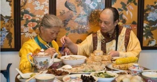 灭亡|清朝灭亡后十几万偏室成员都去哪了呢？四条去路，最后两个最可恨