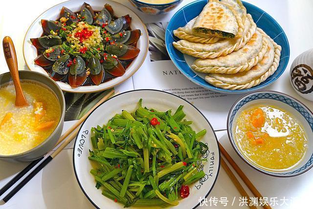 一家三口的精致晚餐,营养全面又美味,网友看到韭菜盒子被馋哭了