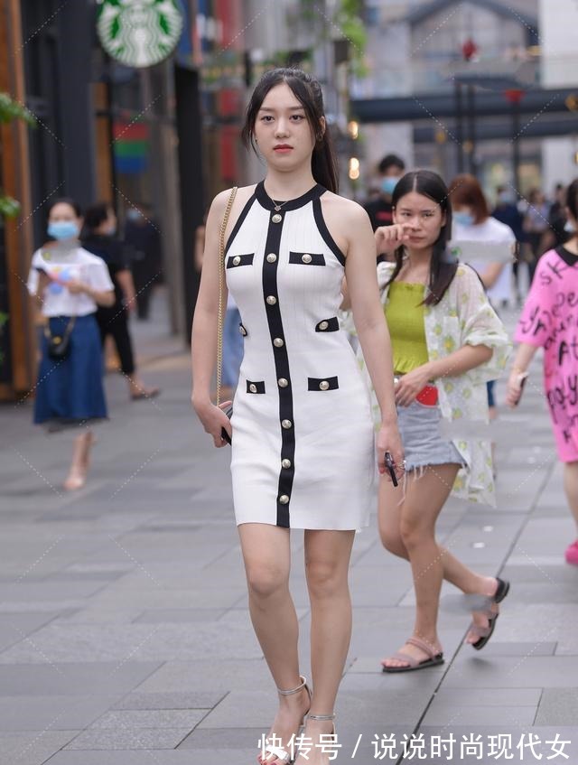 法式 法式名媛风针织连衣裙搭配银色高跟鞋,简约贵气,复古时尚!