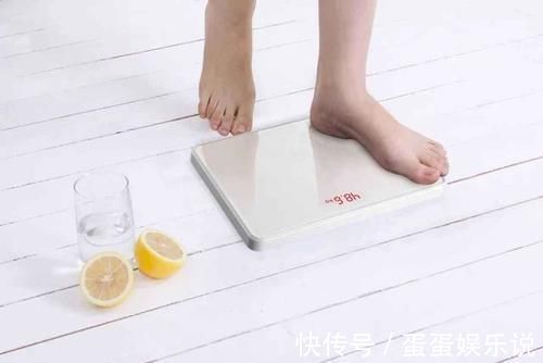 睡眠时间|糖尿病,会出现“1降1白3多”的提示,做好3件事,血糖慢慢降