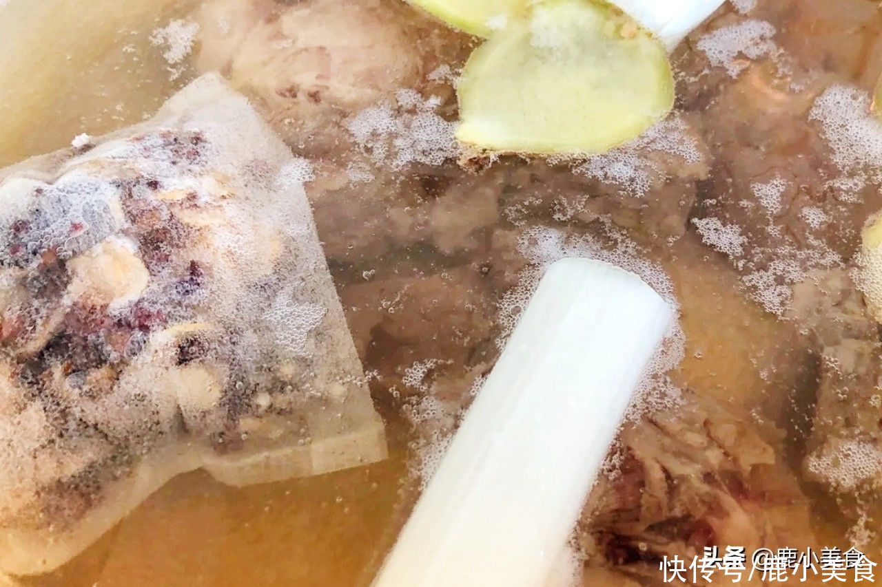 羊肉汤|炖羊肉，记住“忌1物、放3料”，羊肉酥嫩鲜香，羊汤鲜美无杂味
