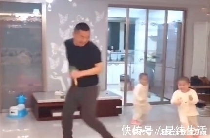 宝宝|爸爸假装打妈妈,双胞胎宝宝的反应暖心,感觉爸爸才是意外