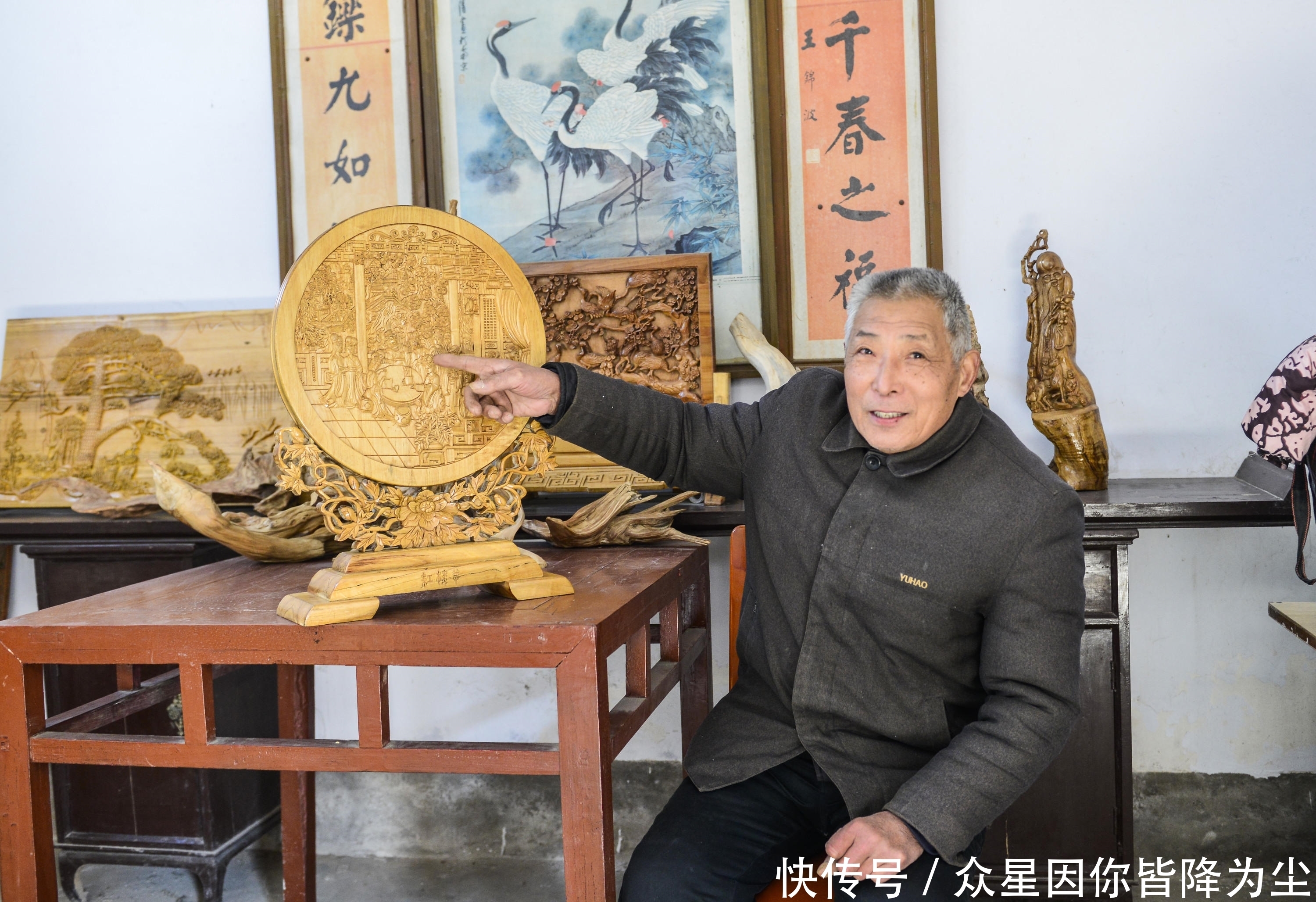 技艺|70岁老人40年如一日一把刻刀坚守木雕技艺,笑称不为挣钱只为子孙